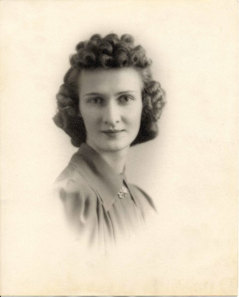 Florence Bunline (1916-2000) age 17.jpg